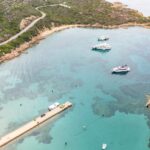 Cala dell'arcipelago di La Maddalena vista dal drone